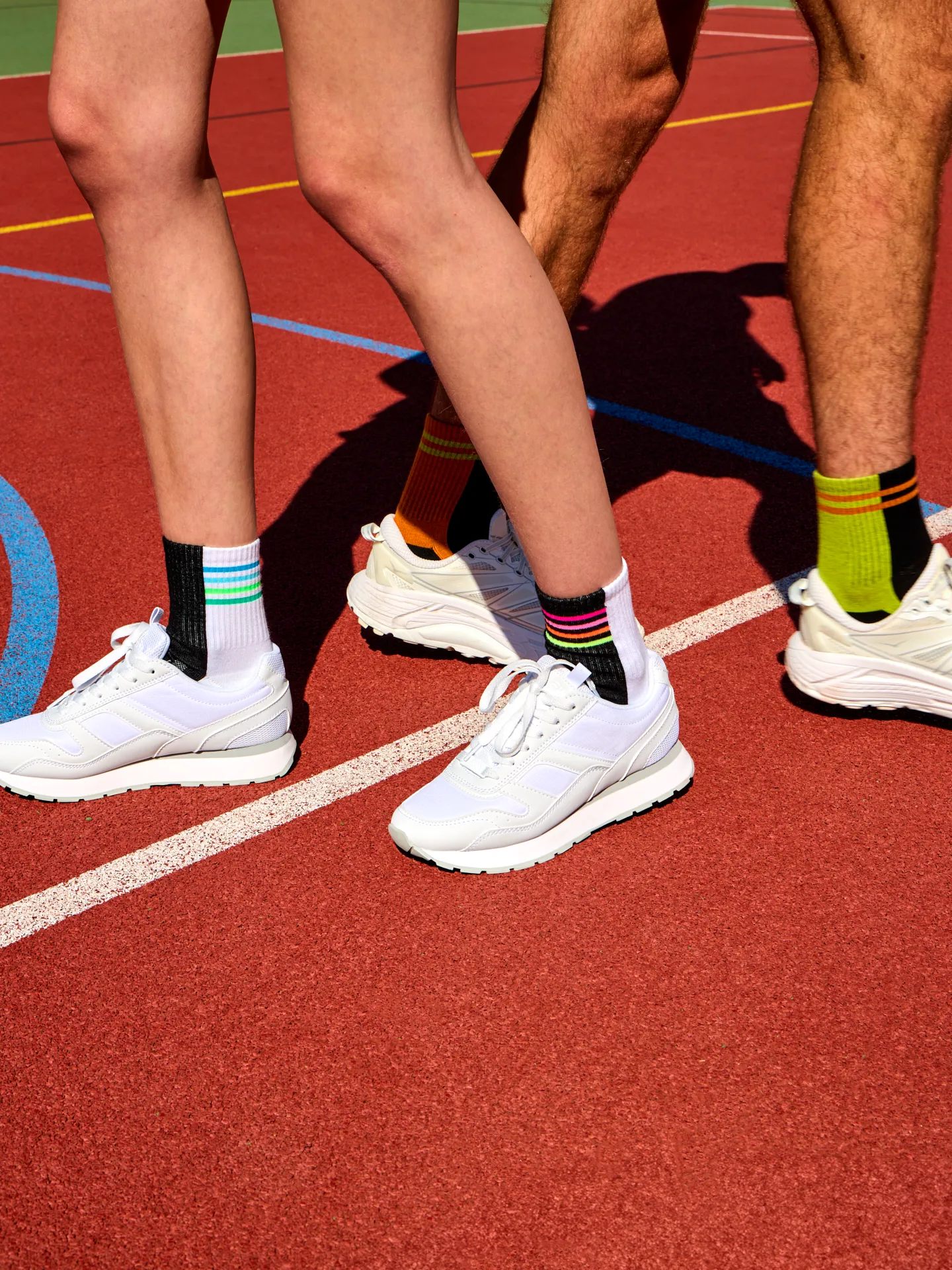 Lustige funktionelle Crewsocken Marsch im Regenbogen - Image 5