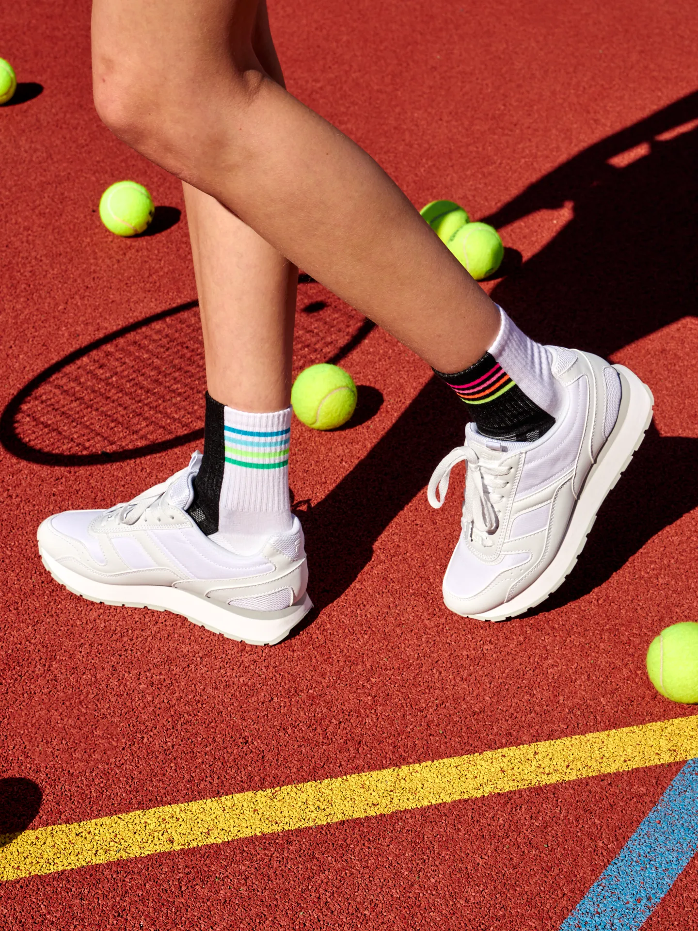 Lustige funktionelle Crewsocken Marsch im Regenbogen - Image 4