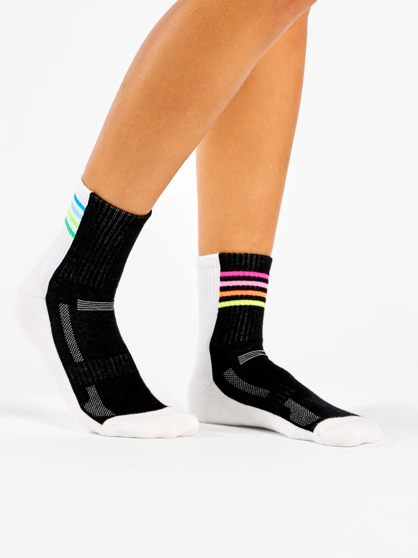 Lustige funktionelle Crewsocken Marsch im Regenbogen - Image 3