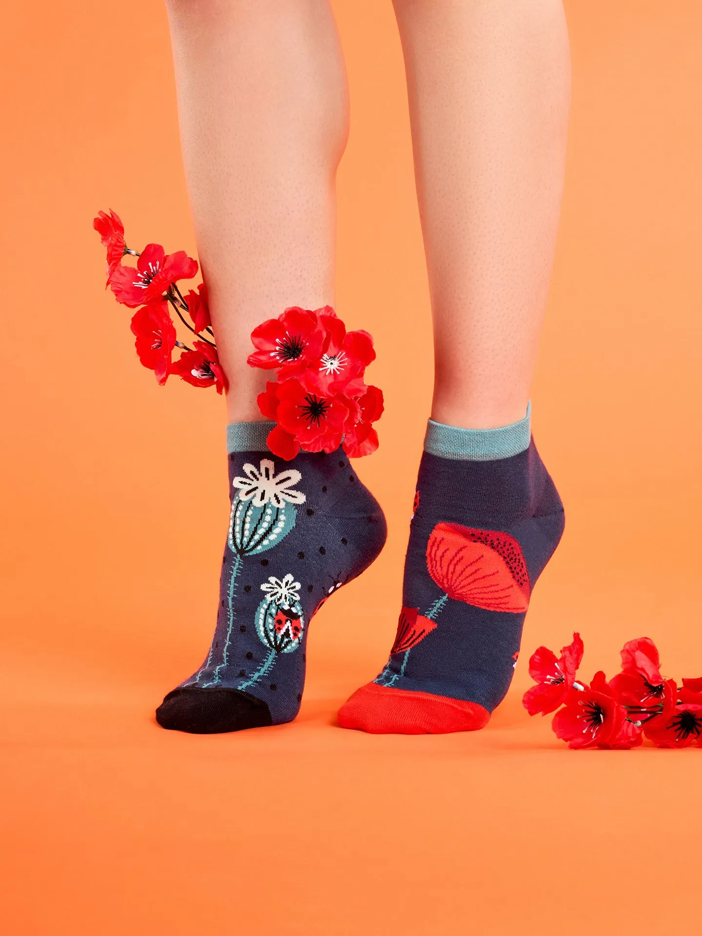 Lustige Knöchelsocken Marienkäfer und Mohnblumen - Image 4
