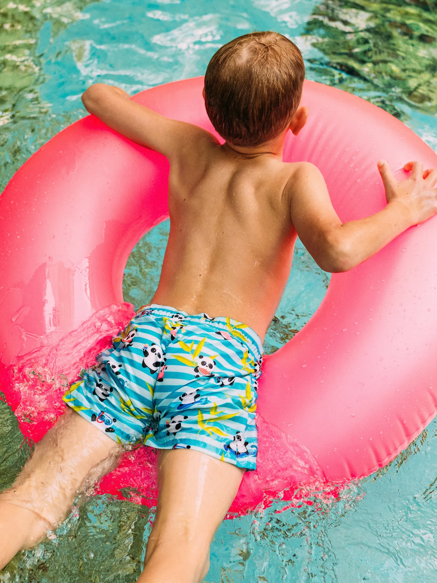 Lustige Badeshorts für Jungen Panda im Urlaub - Image 4
