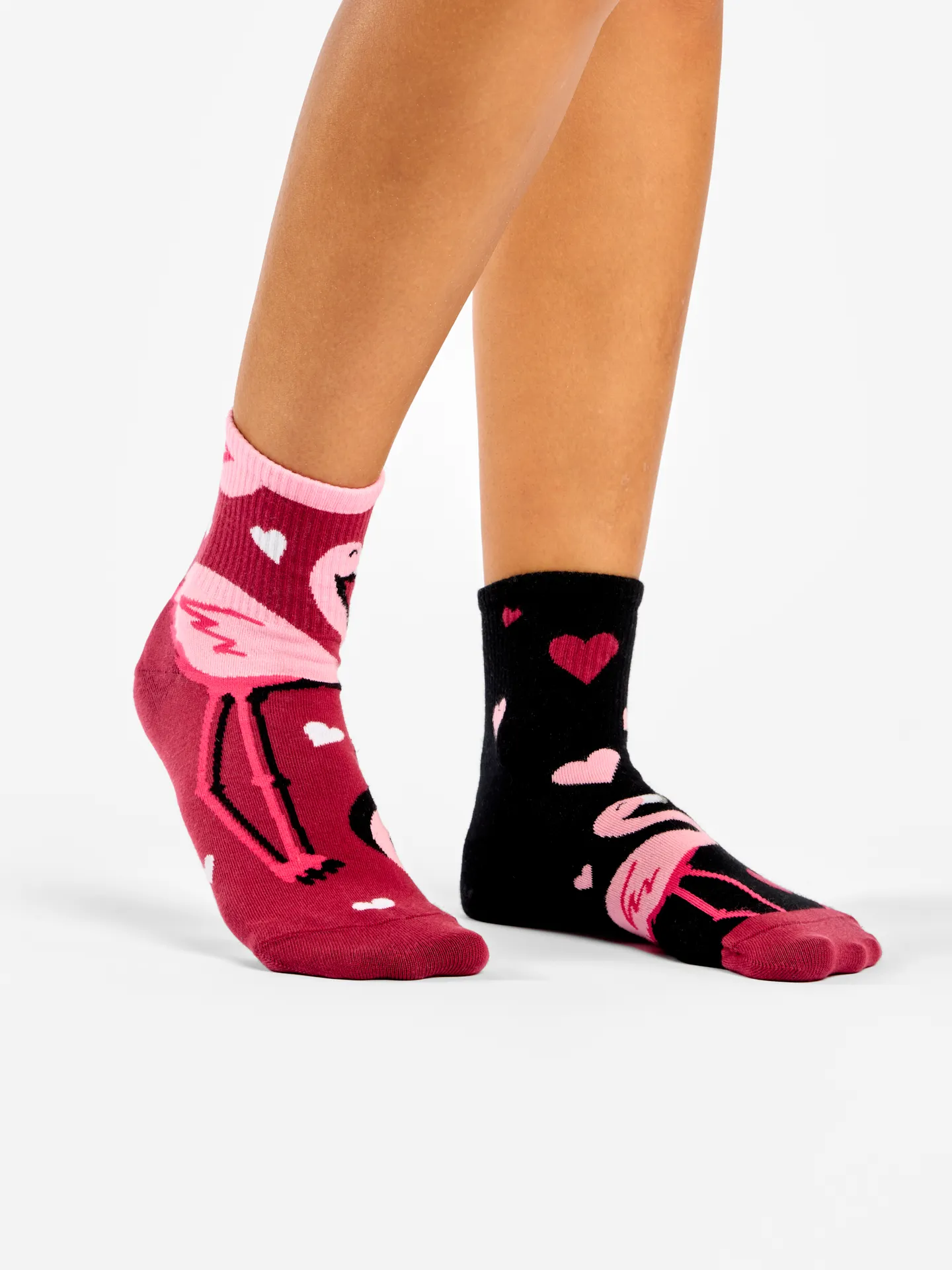 Lustige Crewsocken Flamingos und Herzen - Image 3