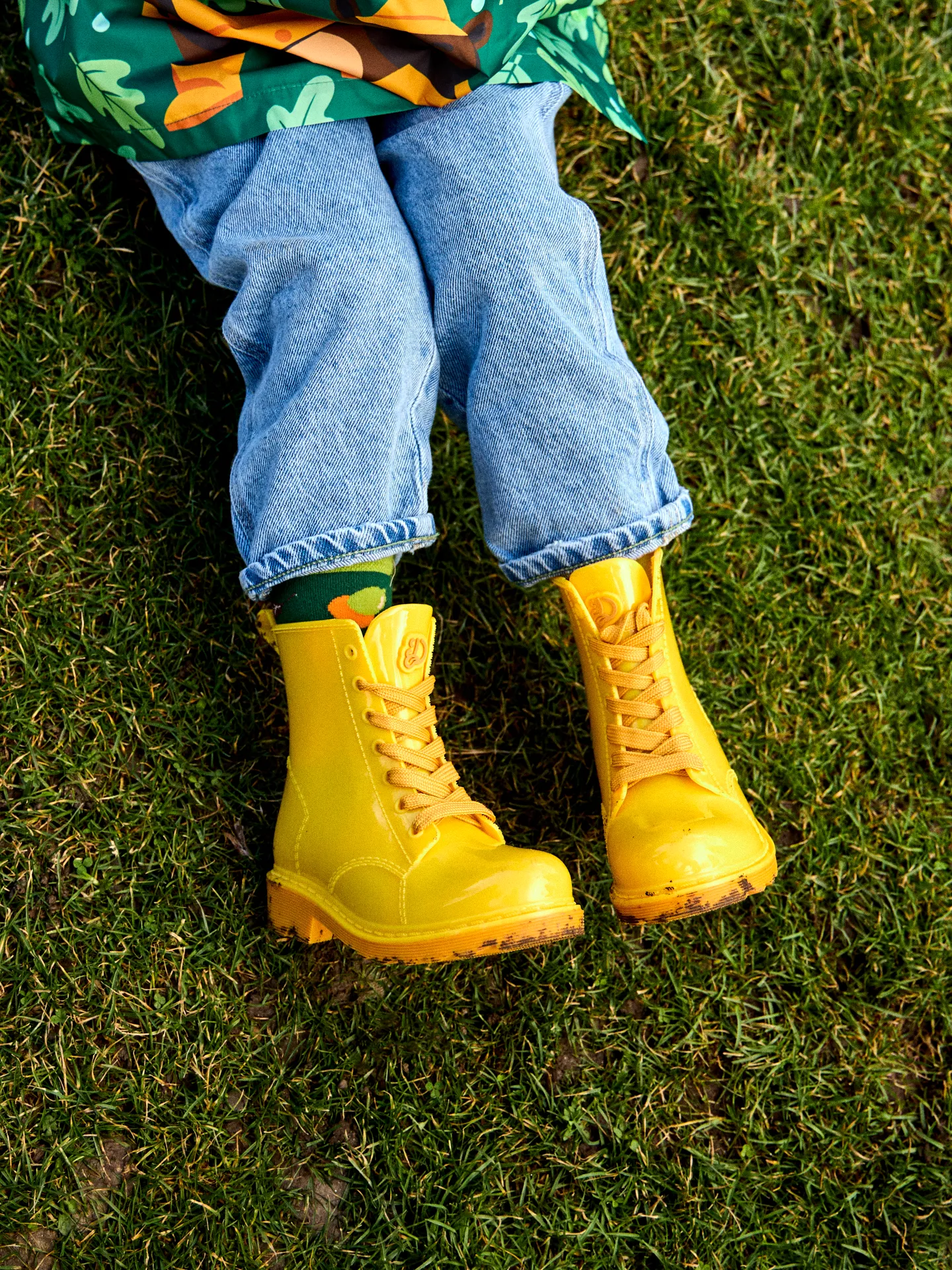 Lustige goldgelbe Regenstiefel für Kinder - Image 5
