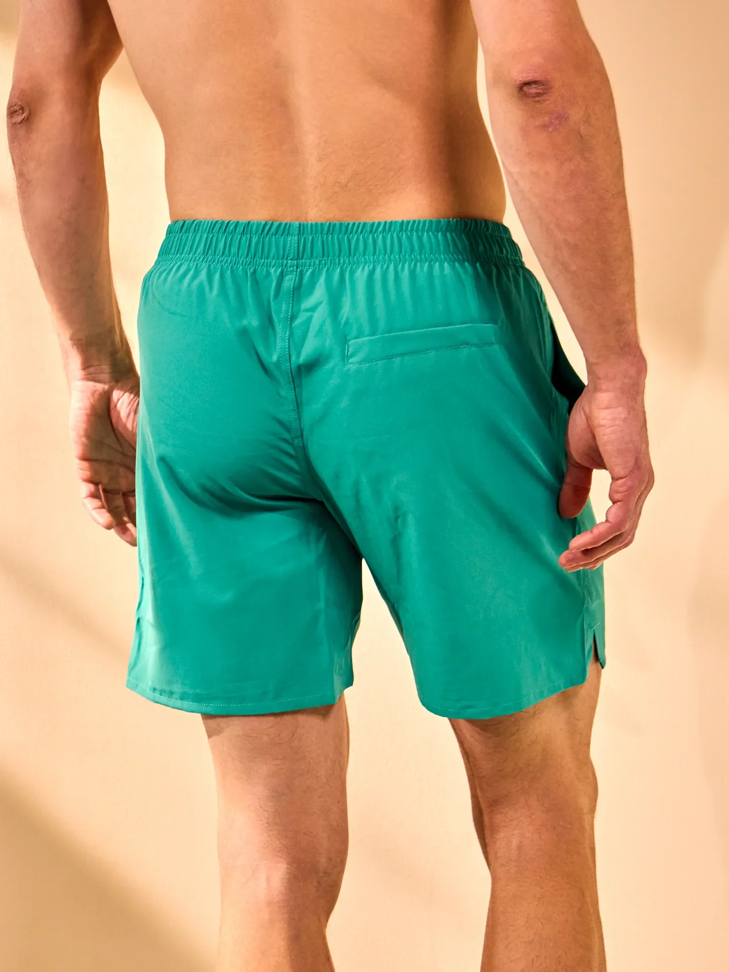 Grün-türkisfarbene Badeshorts für Männer - Image 3