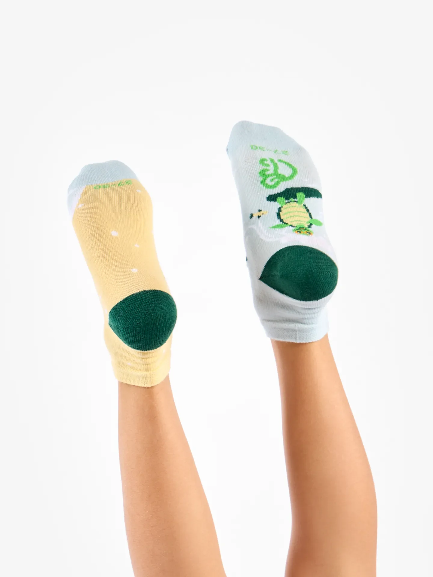 Lustige Knöchelsocken für Kinder Die surfende Schildkröte - Image 2