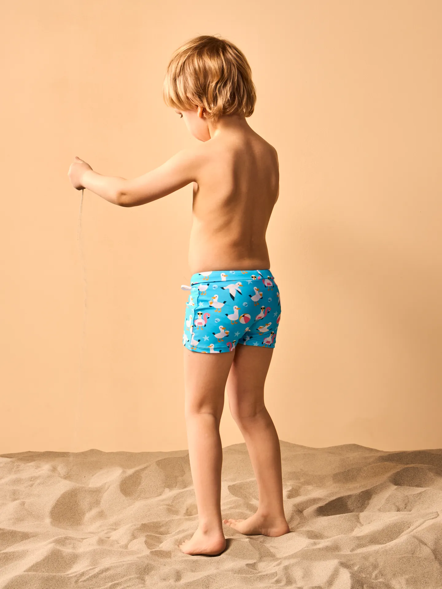 Lustige elastische Badeshorts für Kinder Möwe im Urlaub - Image 3