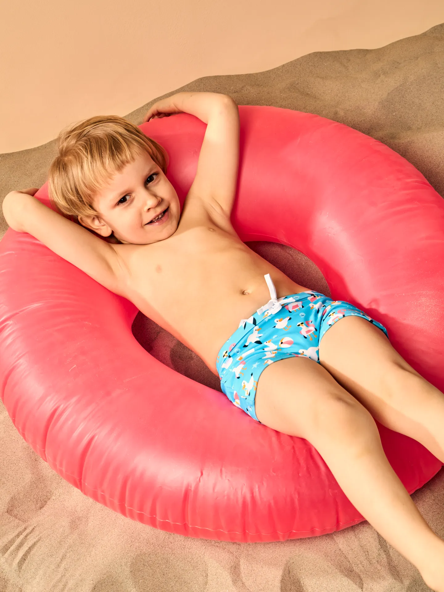 Lustige elastische Badeshorts für Kinder Möwe im Urlaub - Image 5