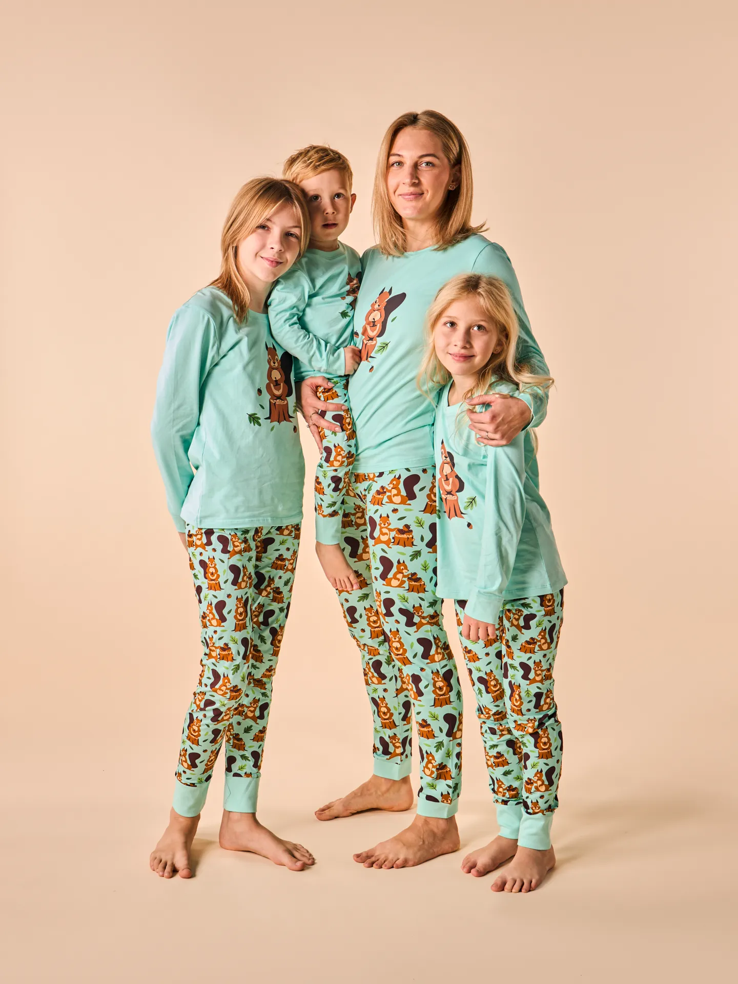 Lustiger Pyjama für Frauen Eichhörnchen im Wald - Image 6