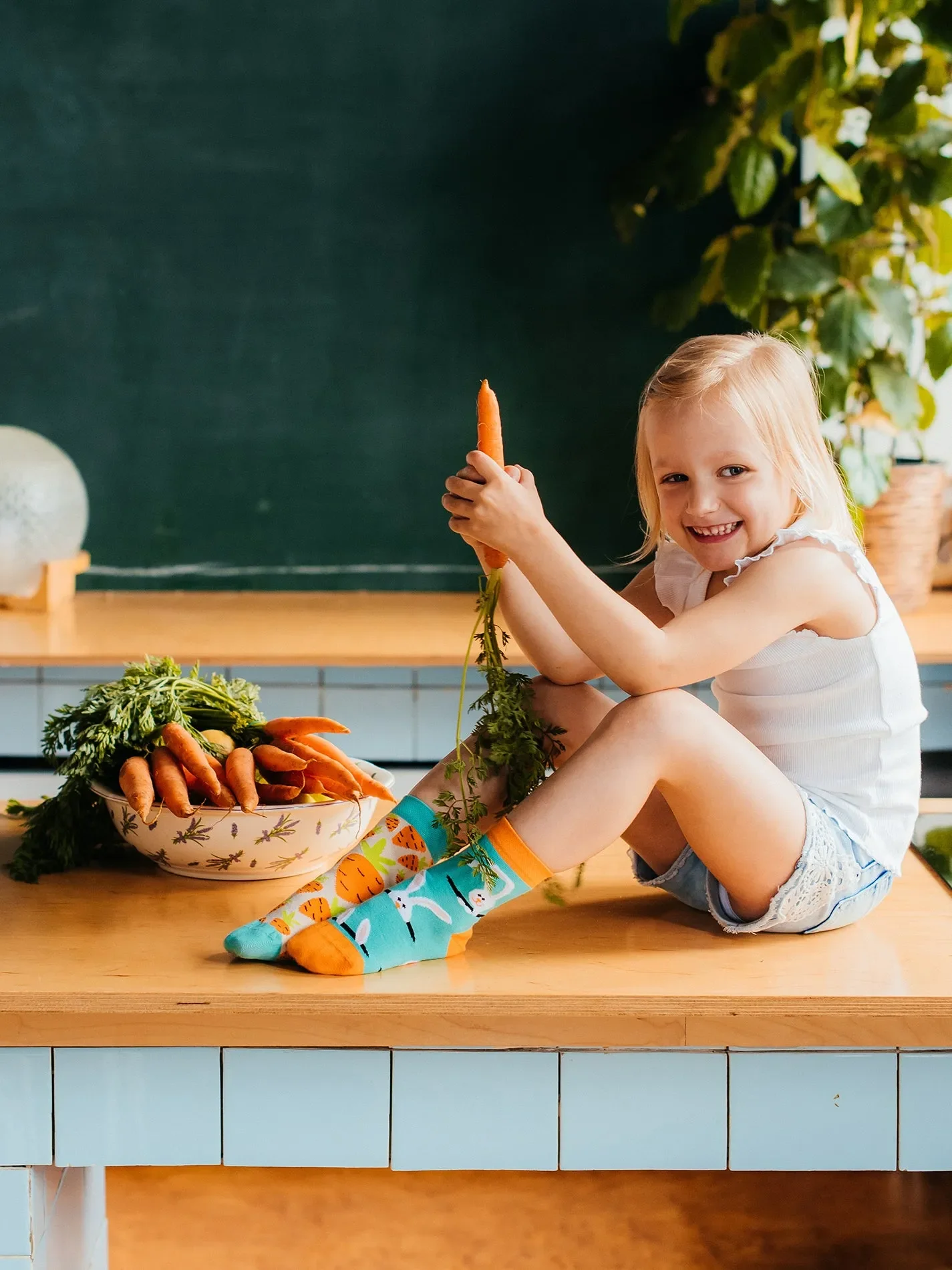 Lustige Kindersocken Kaninchen und Karotte - Image 2