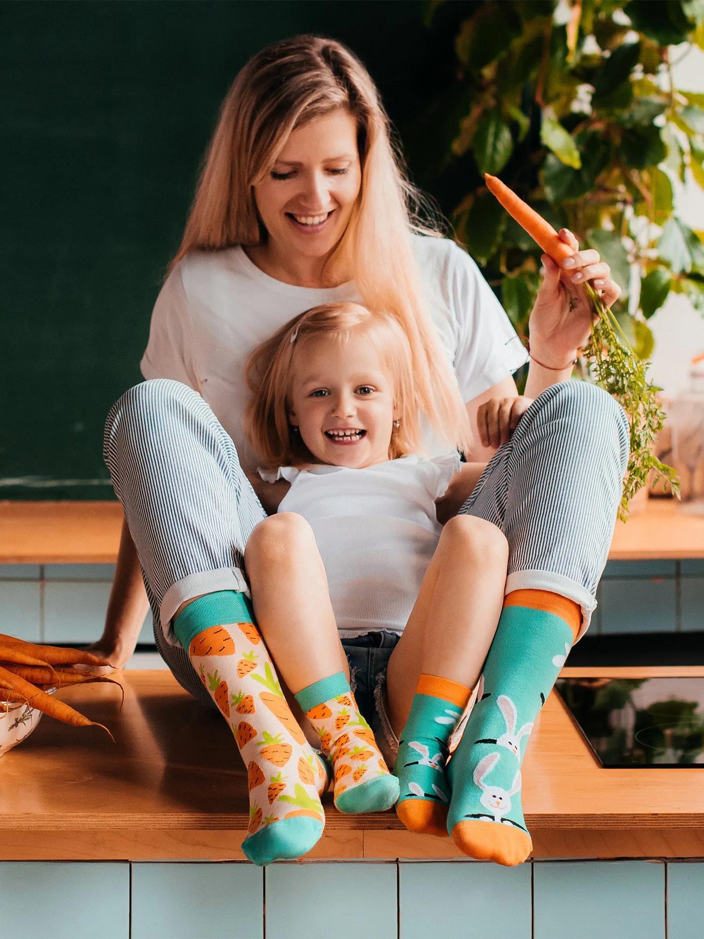 Lustige Kindersocken Kaninchen und Karotte - Image 3