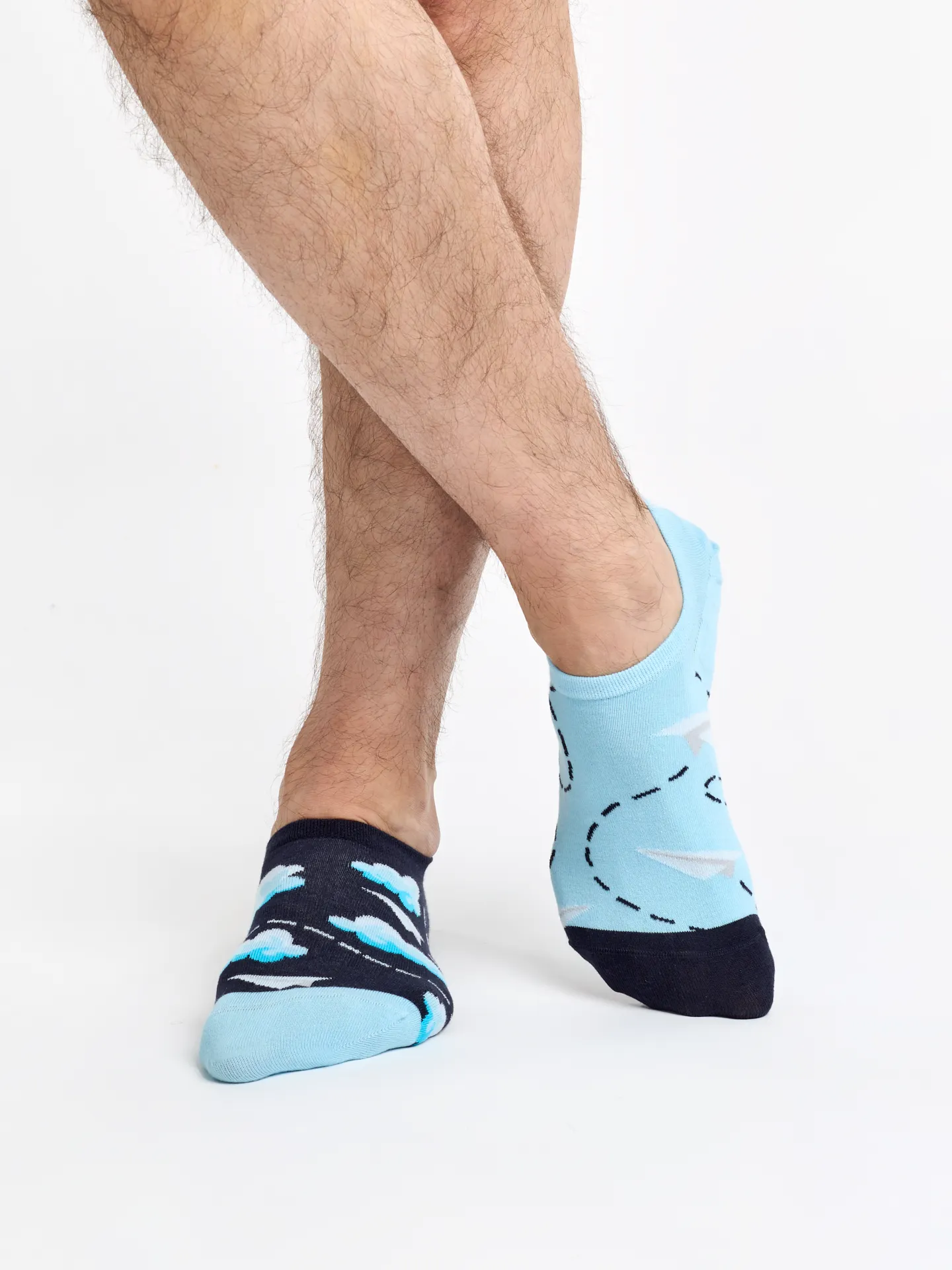 Lustige Sneakersocken Papierflugzeuge und Wolken - Image 2