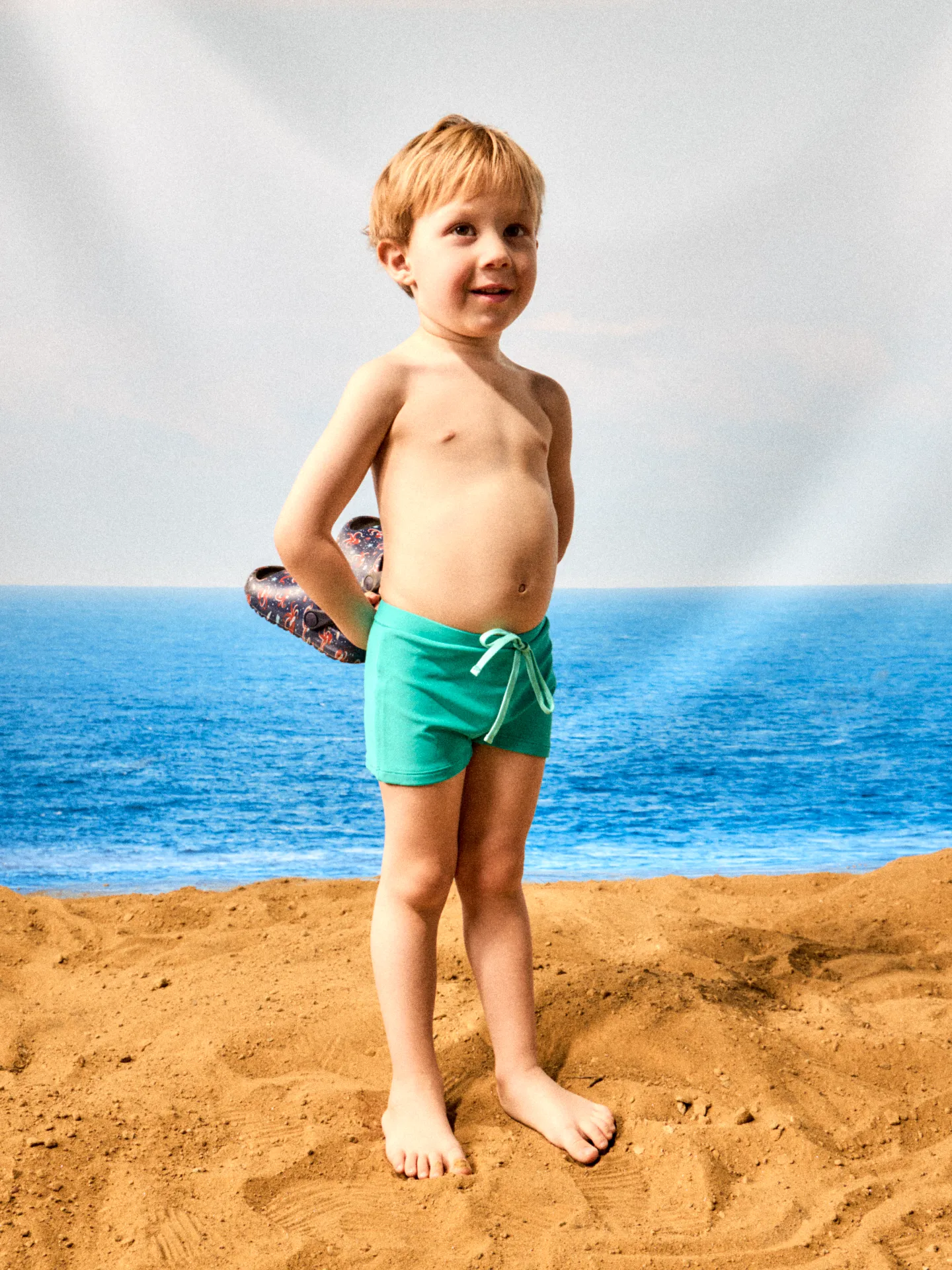 Türkisfarbene elastische Badeshorts für Kinder - Image 4
