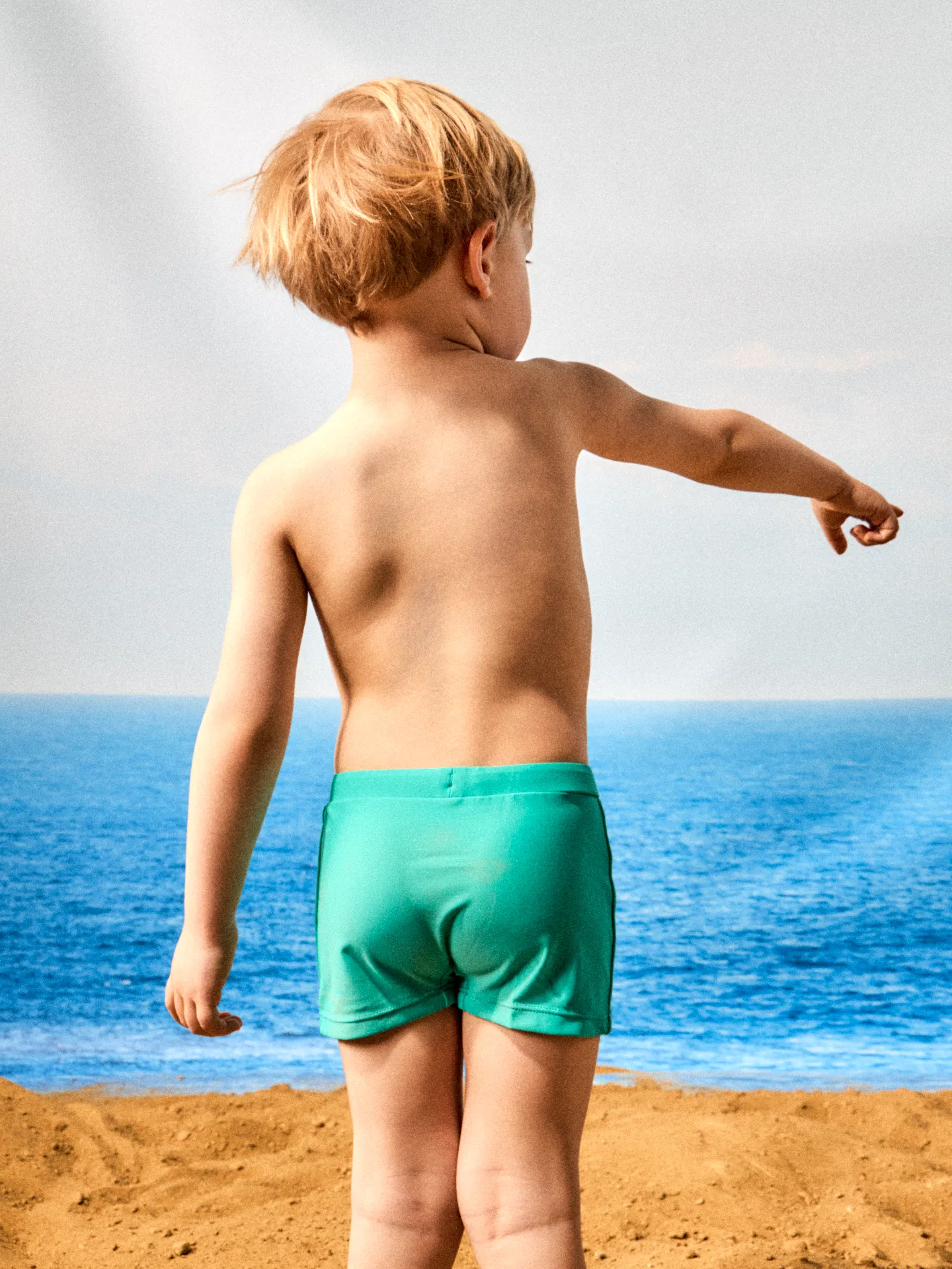 Türkisfarbene elastische Badeshorts für Kinder - Image 5