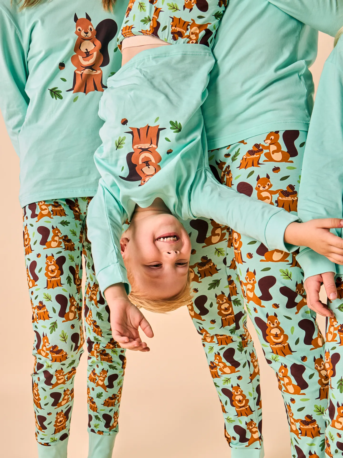 Lustiger Pyjama für Frauen Eichhörnchen im Wald - Image 7